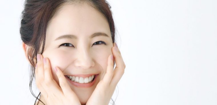 笑顔の女性